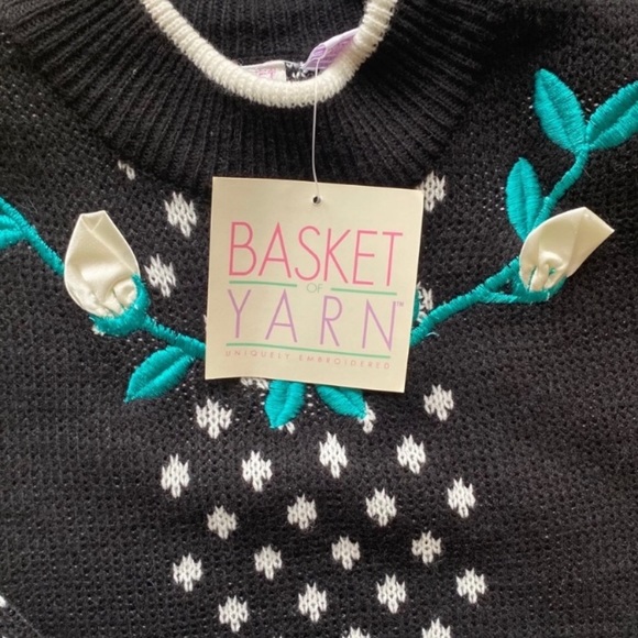 Vintage NWT Black & White Sweater W/ Floral Embroidery Detail - Picture 9 of 11